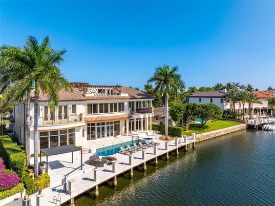 Exterior, Lake