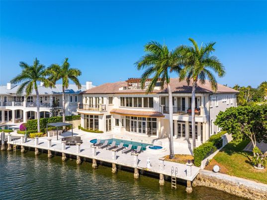 Exterior, Lake