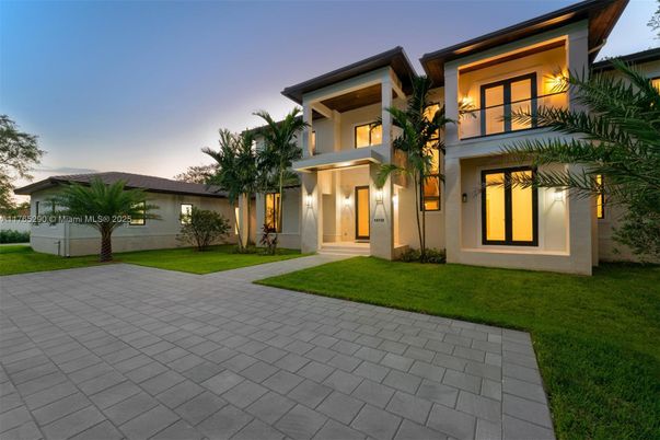 Backyard, Exterior, Facade, Modern