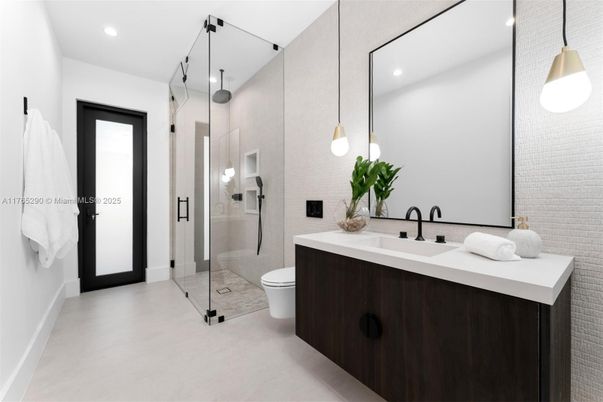 Bathroom, Glass Shower, Interior, Pendant Lights, Recessed Lighting