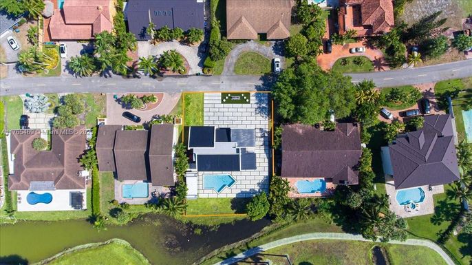 Exterior, Drone