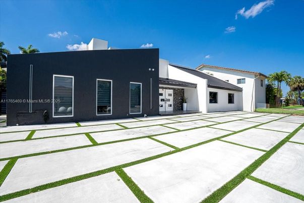 Exterior, Facade, Spanish Mediterranean