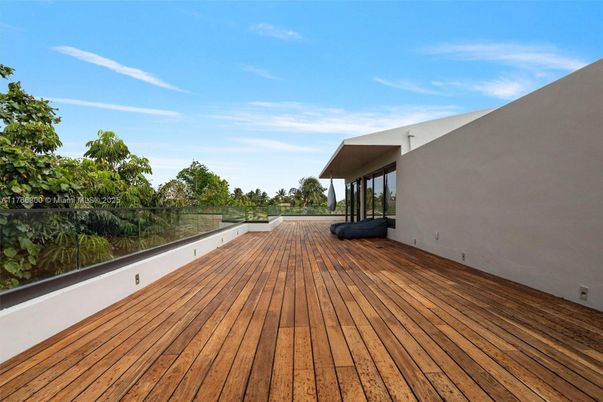 Exterior, Wood Texture Flooring