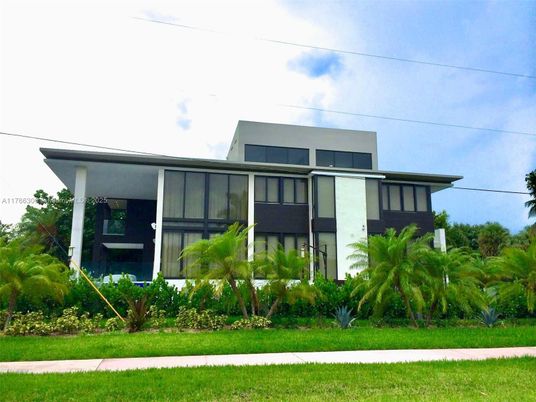 Backyard, Exterior, Facade, Modern