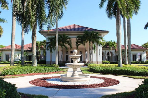 Exterior, Facade, Mediterranean