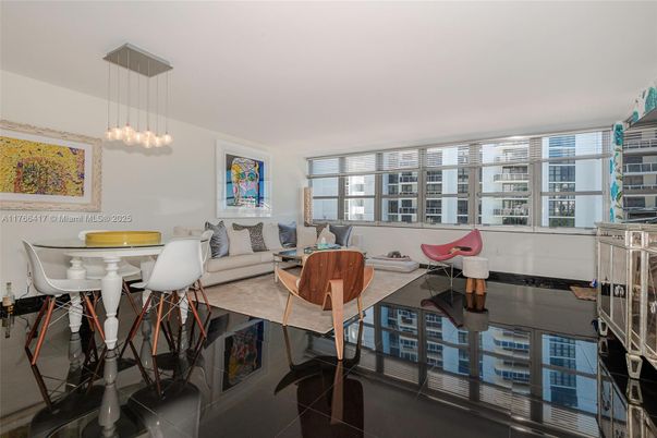 Dining room, Interior, Living room, Pendant Lights