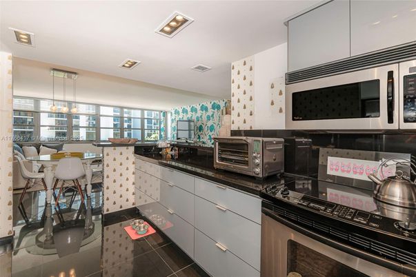 Dining room, Interior, Kitchen, Pendant Lights, Recessed Lighting, Stainless Steel Appliances