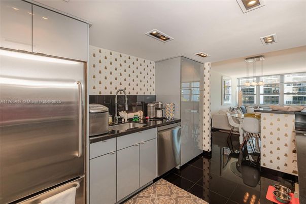 Dining room, Interior, Kitchen, Pendant Lights, Recessed Lighting, Stainless Steel Appliances