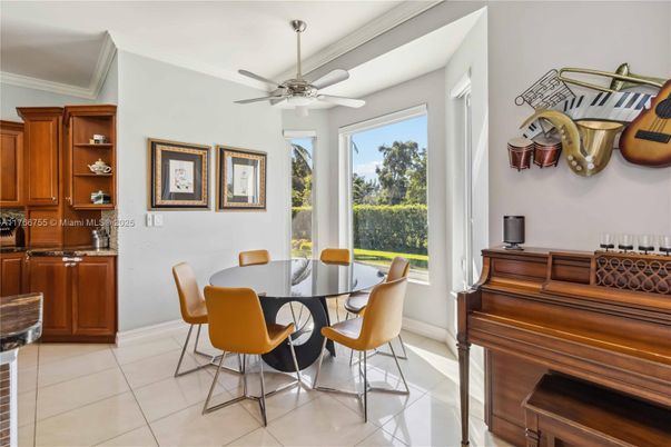 Dining room, Interior, Piano