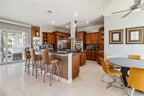 Dining room, Interior, Kitchen, Recessed Lighting, Stainless Steel Appliances