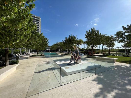 Exterior, Playground, Pool