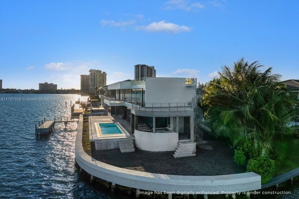 Exterior, Lake