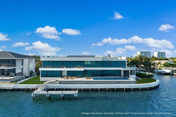 Exterior, Lake