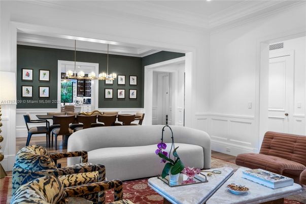 Chandelier, Dining room, Interior, Living room, Pendant Lights