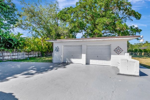Detached Garage, Exterior