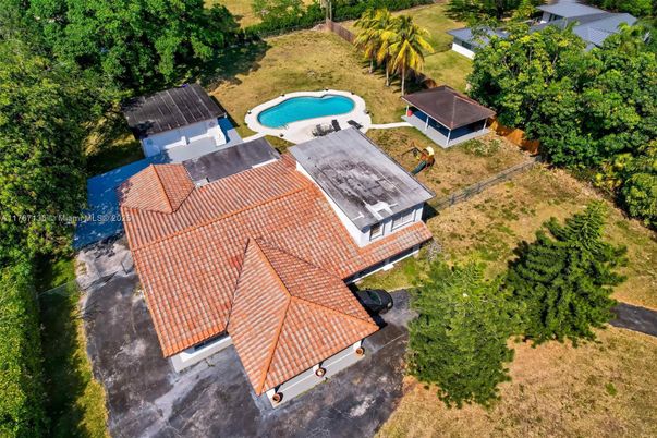 Exterior, Drone