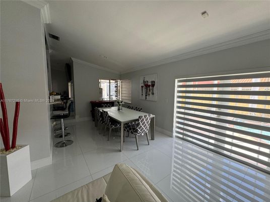 Dining room, Interior