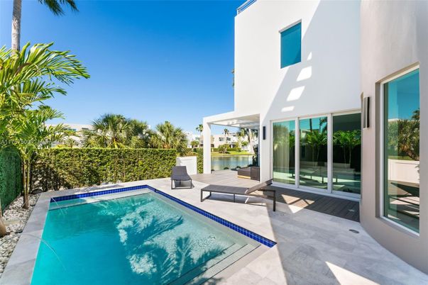Exterior, Pool, Water