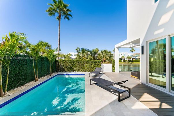 Exterior, Pool, Water