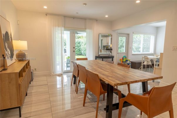 Dining room, Interior, Recessed Lighting