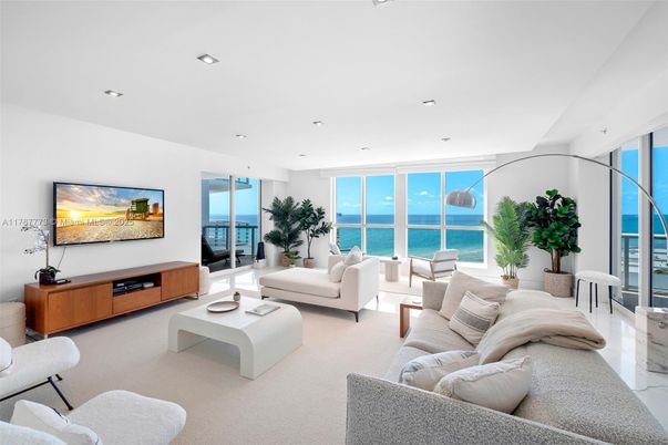 Interior, Living room, Recessed Lighting, Water