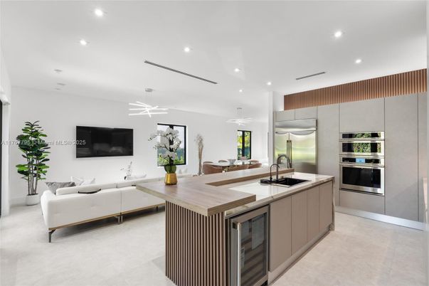 Dining room, Interior, Kitchen, Living room, Pendant Lights, Recessed Lighting, Stainless Steel Appliances