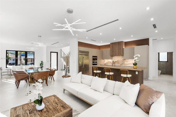 Dining room, Interior, Kitchen, Living room, Pendant Lights, Recessed Lighting, Stainless Steel Appliances