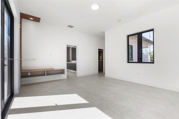 Empty room, Interior, Recessed Lighting