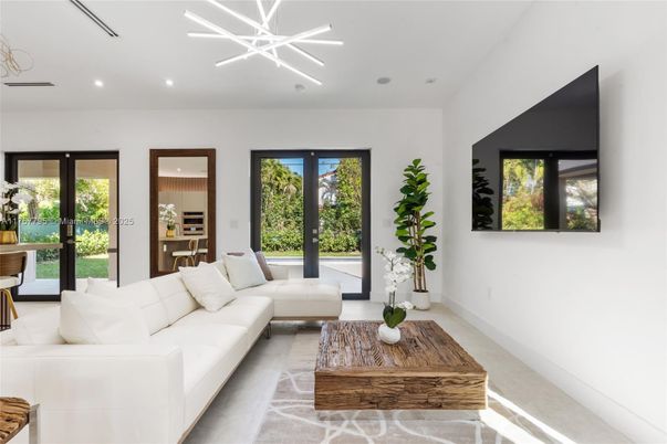 Interior, Living room, Pendant Lights, Recessed Lighting