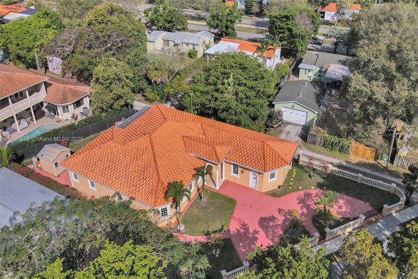 Exterior, Drone