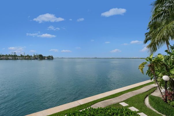 Exterior, Lake