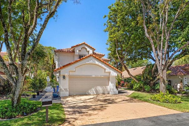 Attached, Exterior, Facade, Spanish Mediterranean