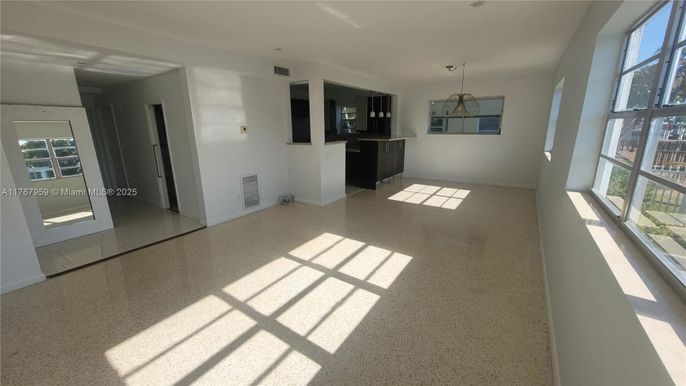 Empty room, Interior, Pendant Lights