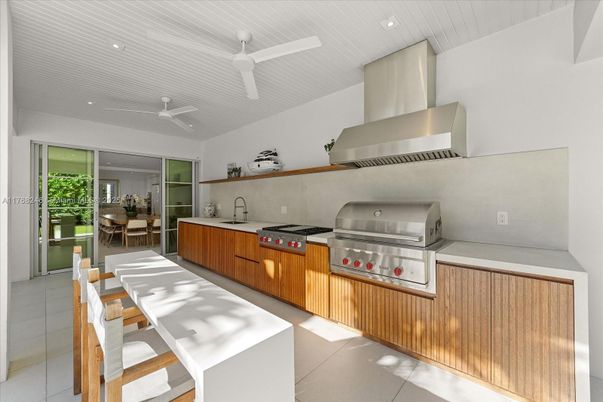 Dining room, Interior, Kitchen, Recessed Lighting, Stainless Steel Appliances