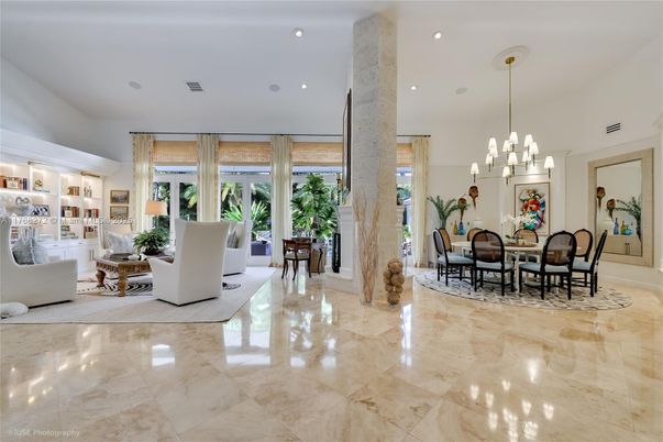 Chandelier, Dining room, Interior, Living room, Pendant Lights, Recessed Lighting