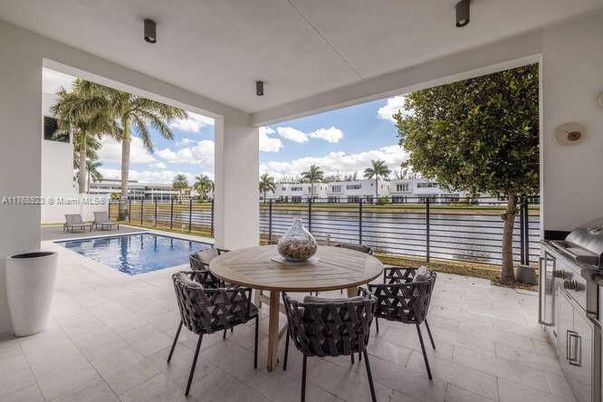 Exterior, Pool, Water