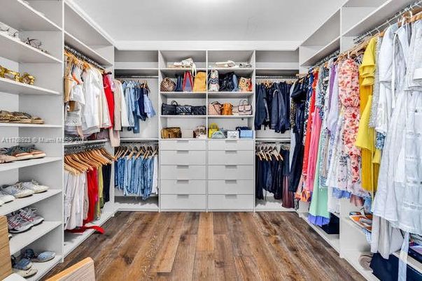 Interior, Walk-in Closets, Wood Texture Flooring