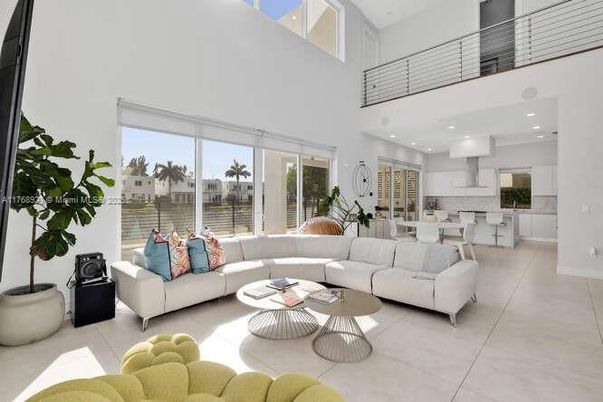 Dining room, Interior, Kitchen, Living room, Recessed Lighting