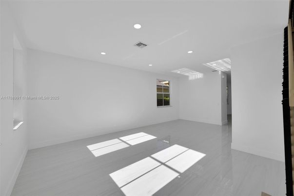 Empty room, Interior, Recessed Lighting