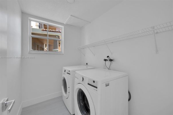 Interior, Washer, Wood Texture Flooring