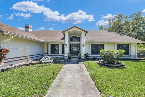 Backyard, Exterior, Facade, Ranch