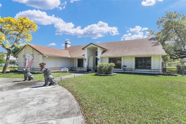 Backyard, Exterior, Facade, Ranch