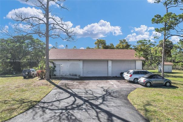 Detached Garage, Exterior