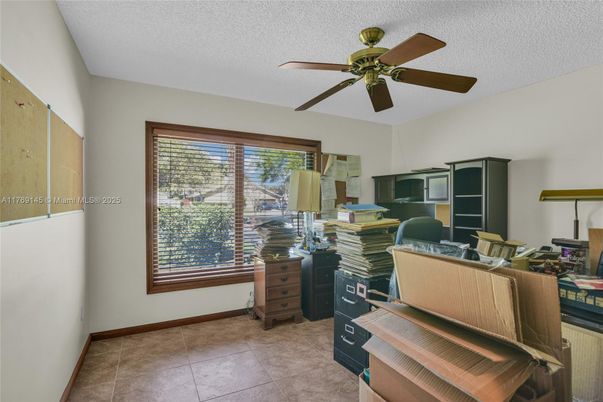 Home Office, Interior