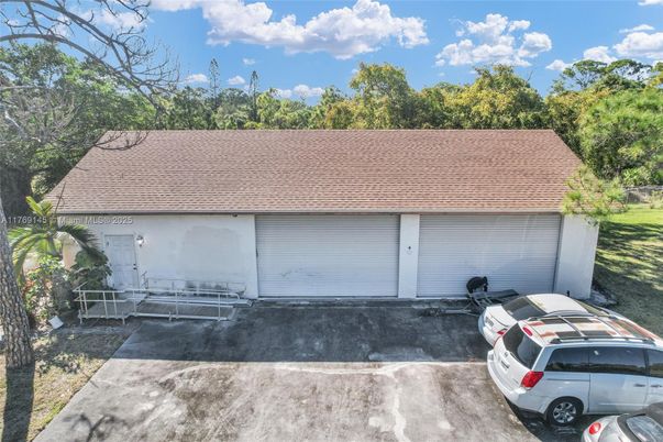 Detached Garage, Exterior