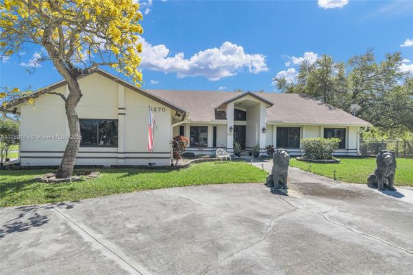 Backyard, Exterior, Facade, Ranch