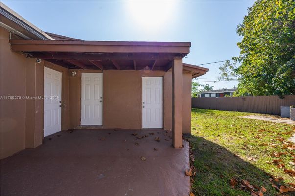 Detached Garage, Exterior