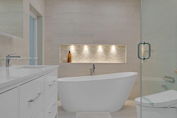 Bathroom, Free Standing Baths, Glass Shower, Interior