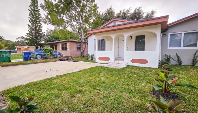 Backyard, Exterior, Facade, Ranch