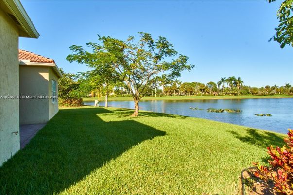 Exterior, Lake